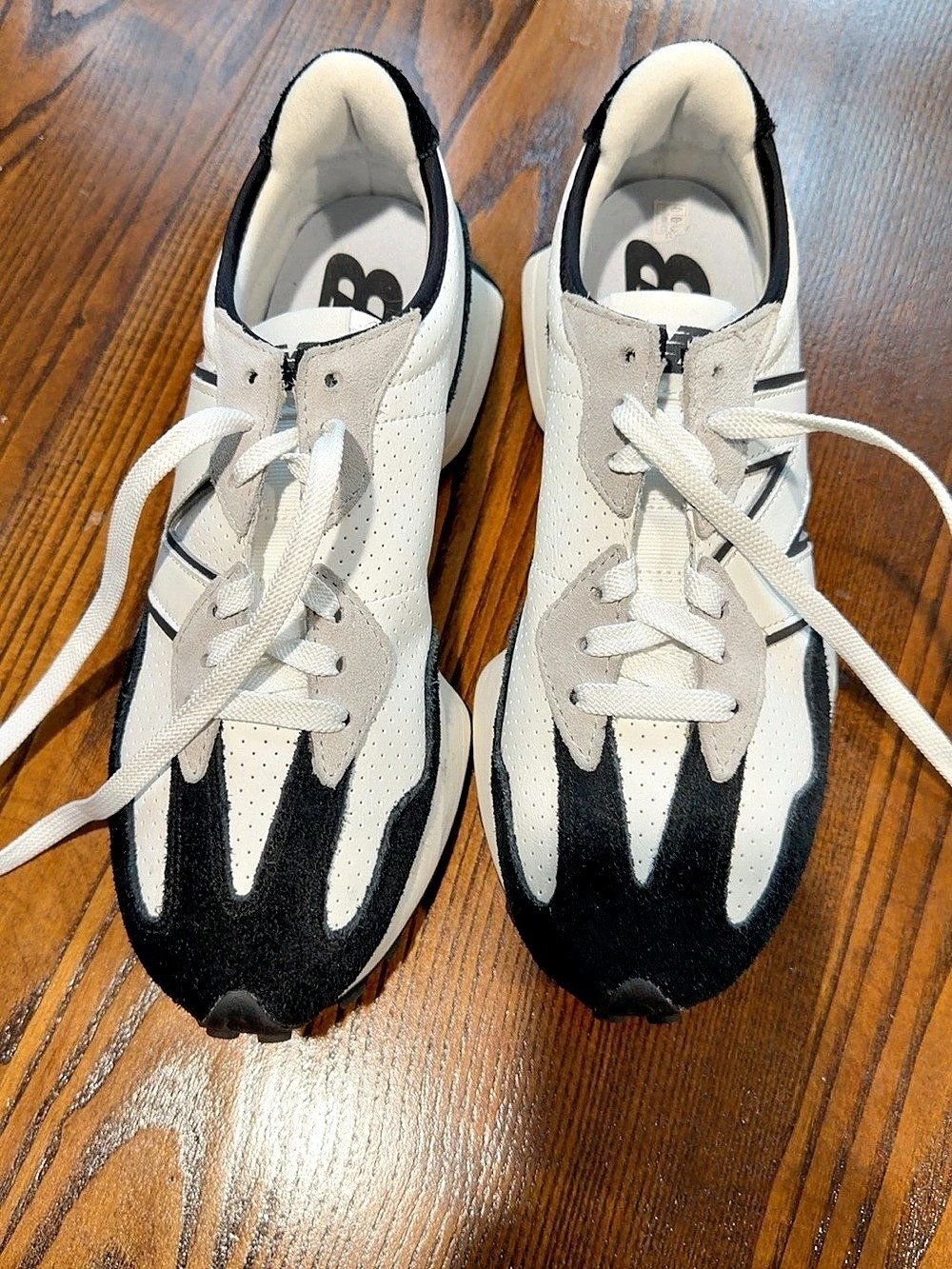New Balance 327 Color Block Sneakers White & Black US 8.5